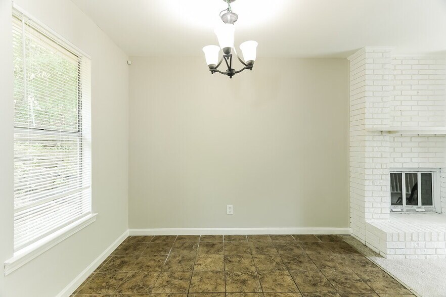 Building Photo - 232 Glenvalley Ln NW