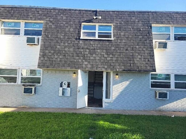 Building Photo - 2110 NW Lindy Ave