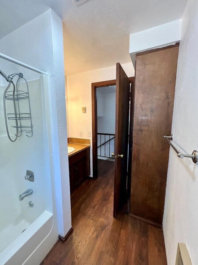Building Photo - 2 BD Hawks Prairie Duplex