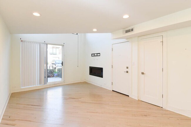 Building Photo - 959 W Grace St