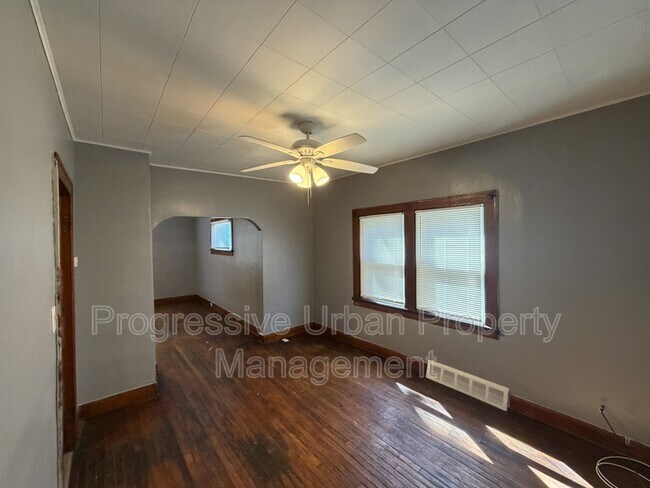 Building Photo - 7204 Lawn Ave