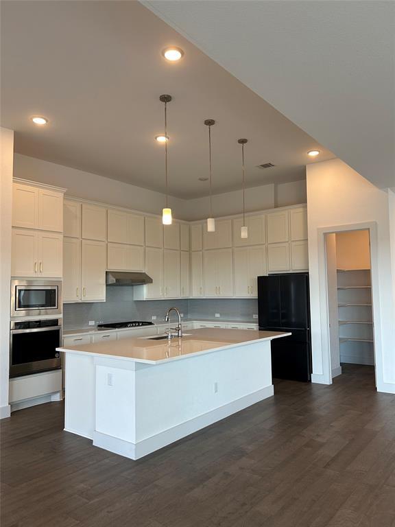 Building Photo - 1801 Cullera Dr