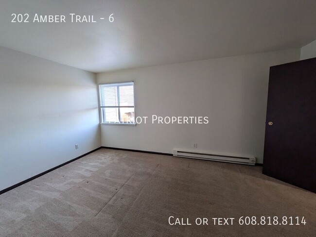 Building Photo - 2 bedroom/ 1 bath apartment in Sun Prairie...