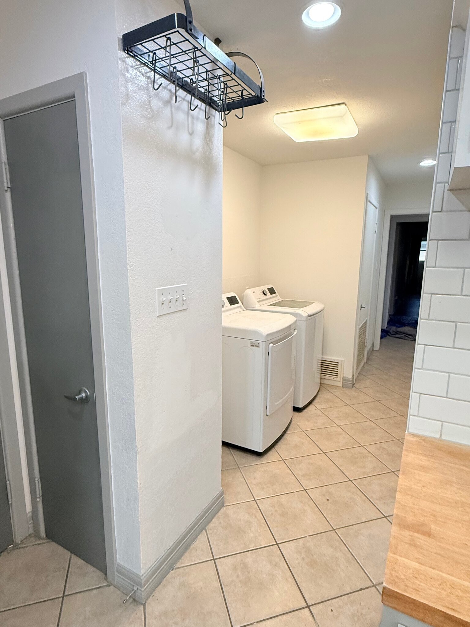 Building Photo - 625 Catalina Pl
