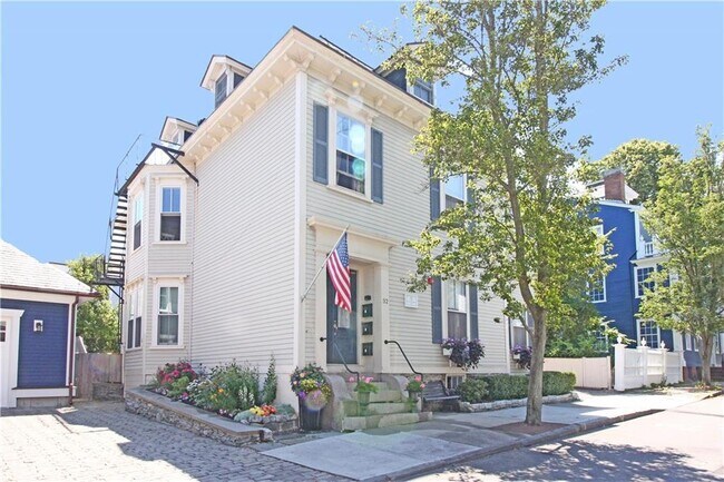 Primary Photo - 32 School St