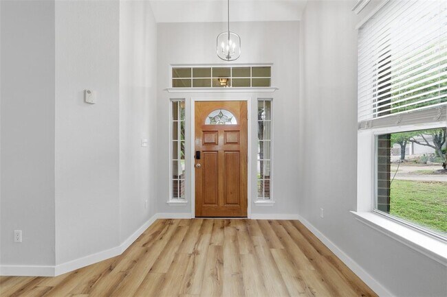 Building Photo - 3901 Whitey Ford Way