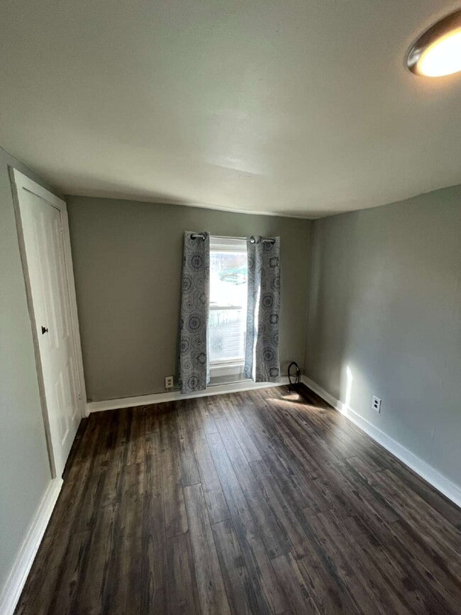 Building Photo - Spacious 3 Bedroom Apartment Near IUP – Ideal for Roommates