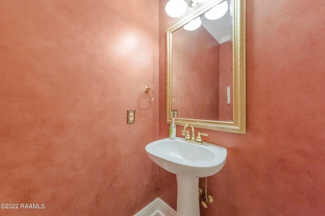 Building Photo - 403 Phoenix Dr