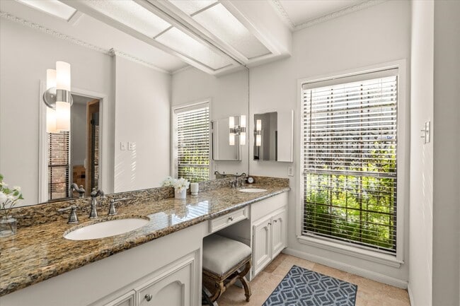 Building Photo - 4948 Post Oak Timber Dr