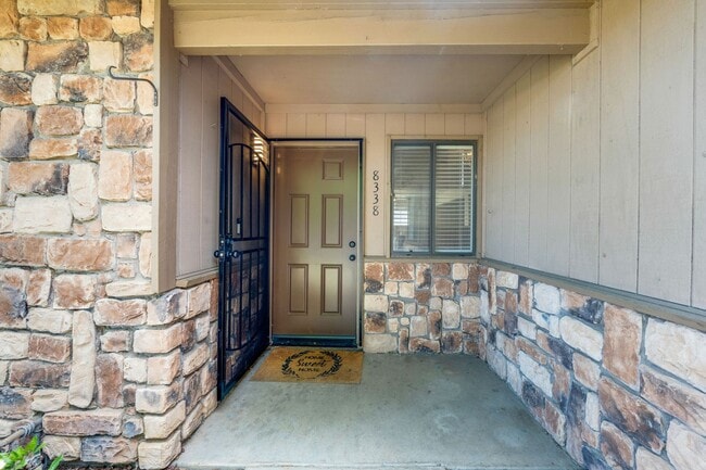 Building Photo - Charming Single-Story 3 Bed Home Two Car Garage & Spacious Yard!