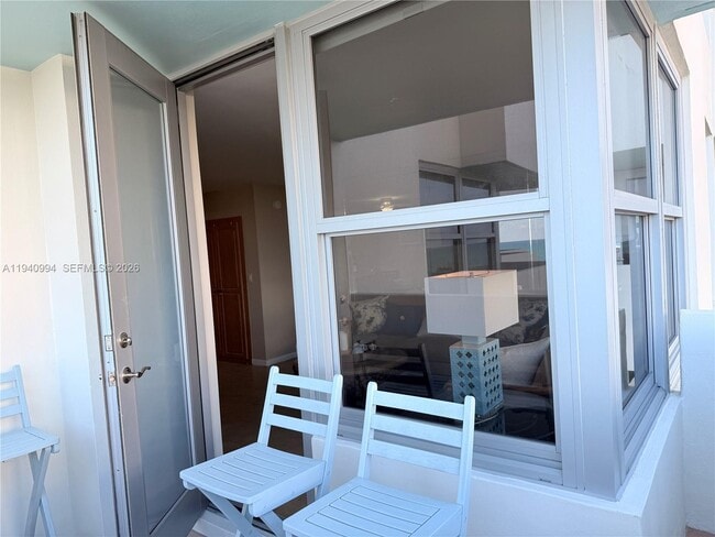 Building Photo - 2899 Collins Ave