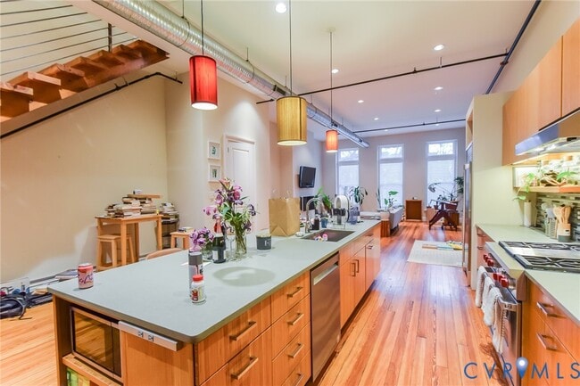 Building Photo - 105 E Broad St