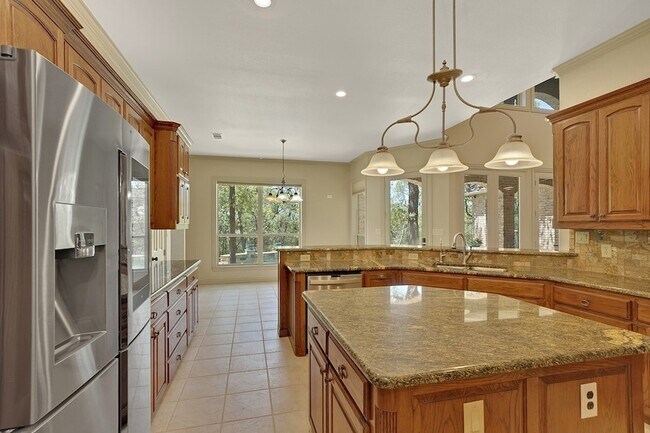 Building Photo - 10111 Bluffview Cir