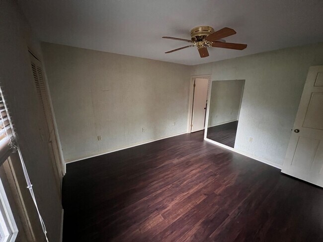 Building Photo - Hampton 1351-1353