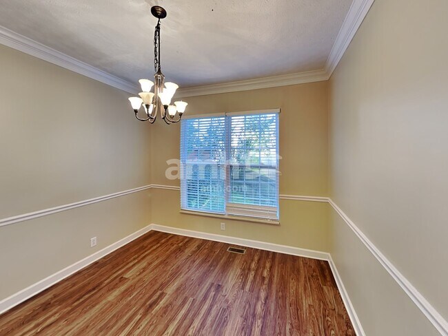 Building Photo - 102 Fairgrove Cir