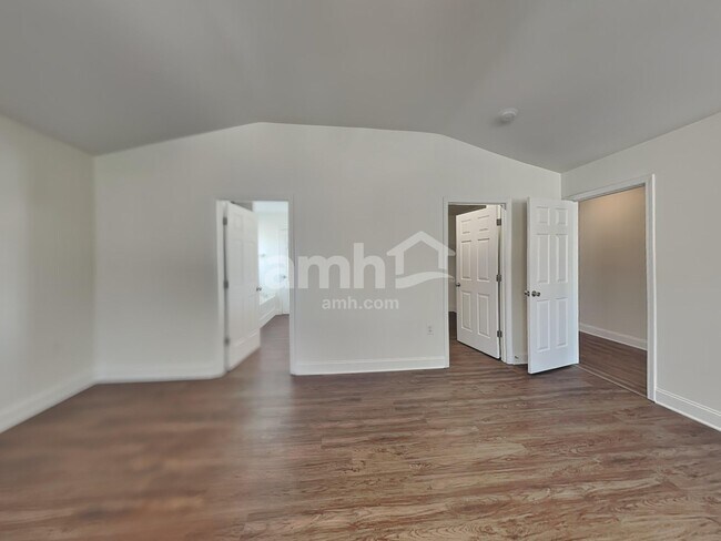 Building Photo - 1005 Theodore Ln