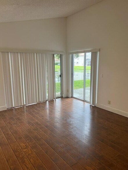 Building Photo - 1120 NW 106th Ave