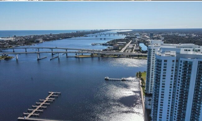 Building Photo - 241 Riverside Dr