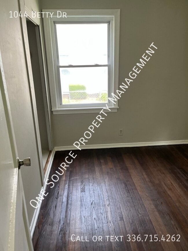 Building Photo - 1044 Betty Dr