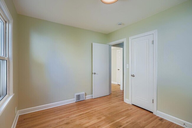 Building Photo - 837 Bidwell St