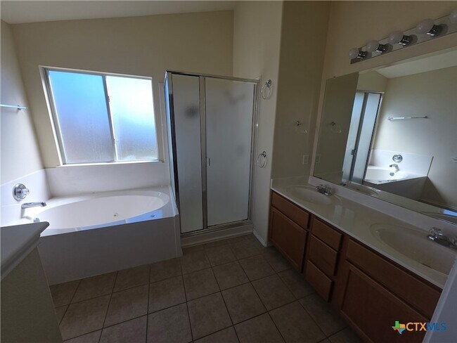 Building Photo - 2302 Griffin Dr