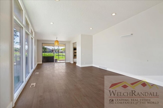 Building Photo - Beautifully Updated Single Family Home in ...