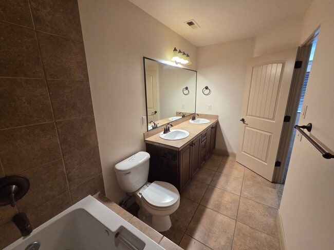 Building Photo - Shadow Ridge 3 Bedroom