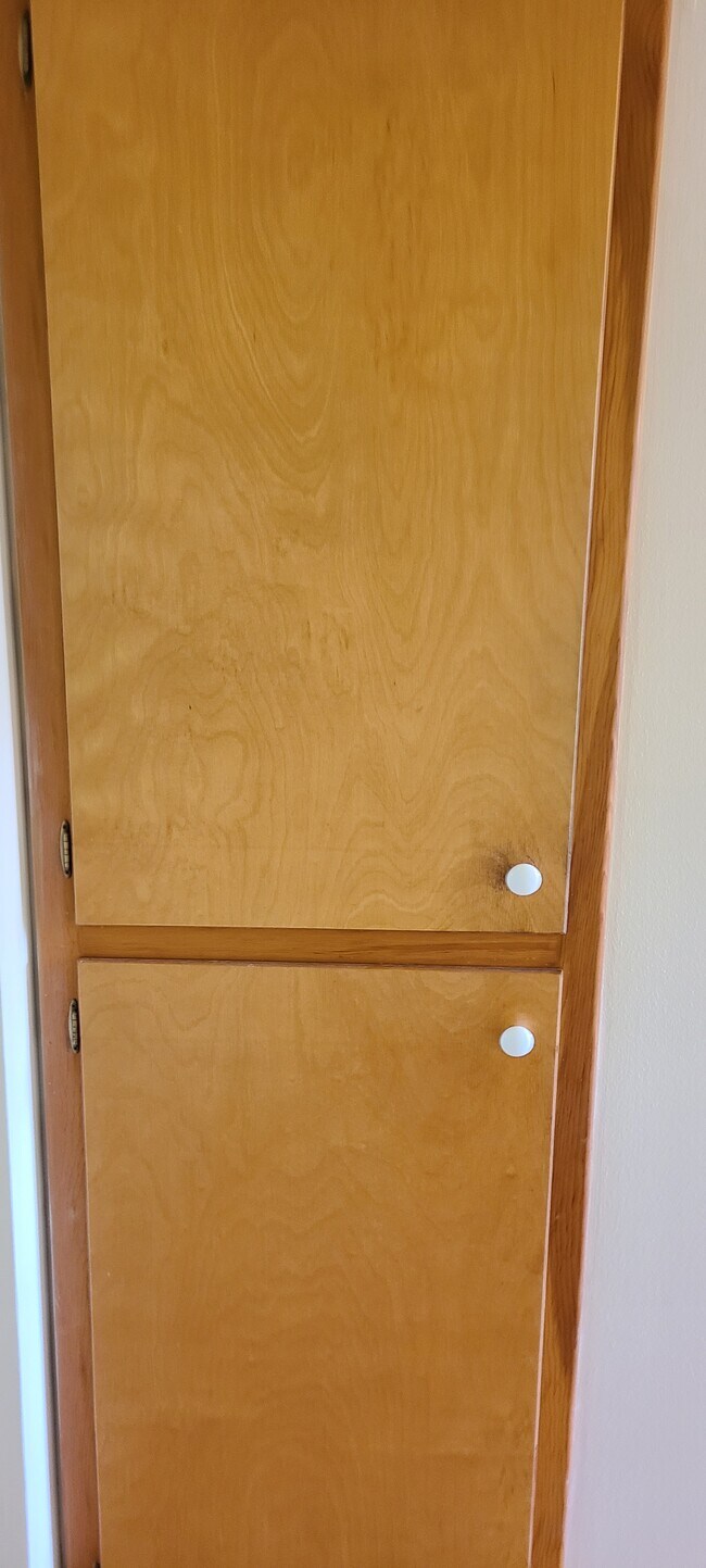 Building Photo - 1073 Sheridan Rd