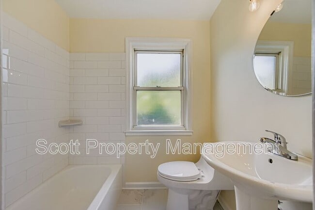 Building Photo - 1333 Cedarcroft Rd