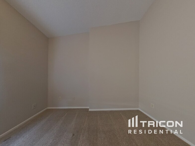 Building Photo - 7937 W Windrose Dr