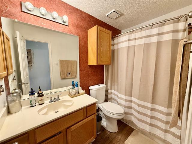 Building Photo - 1658 Glenmore Dr