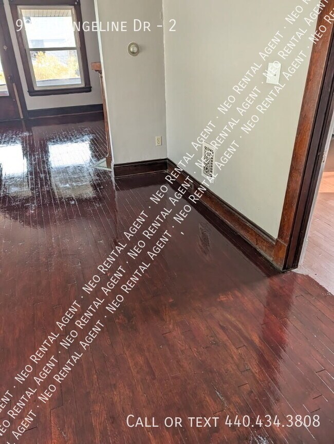 Building Photo - 930 Evangeline Rd