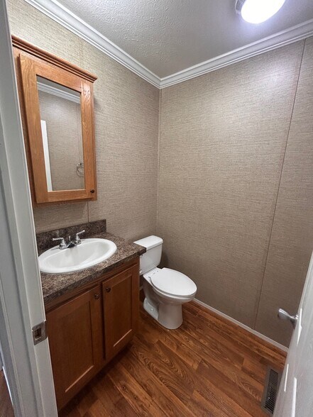 Building Photo - 28 Oak Tree Ln