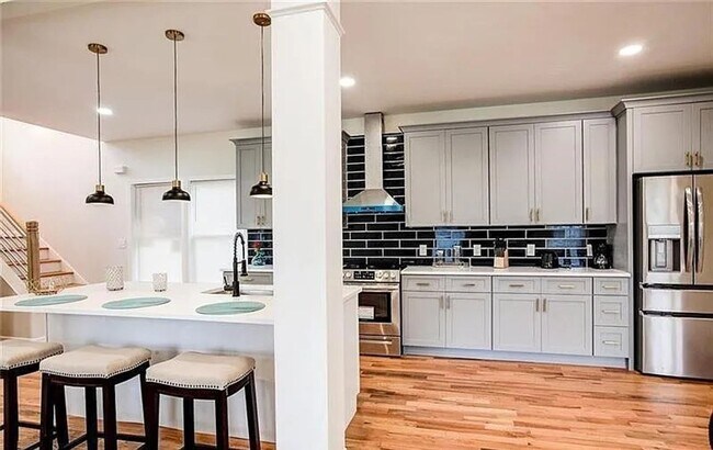 Building Photo - Elegant 3 BD 2.5 BA Home Offering Luxury Living in the Heart of Atlanta