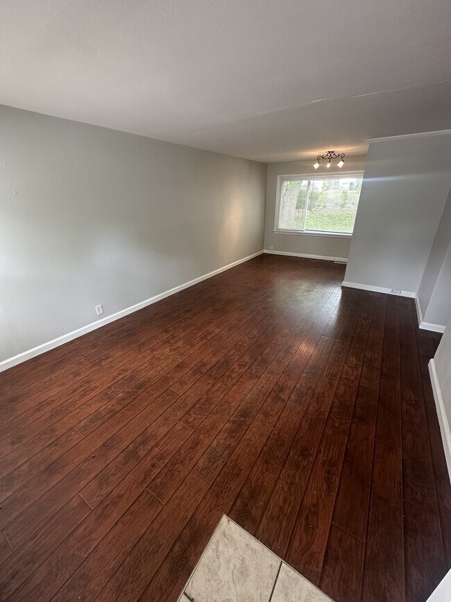 Building Photo - 1223 Bakewell Dr