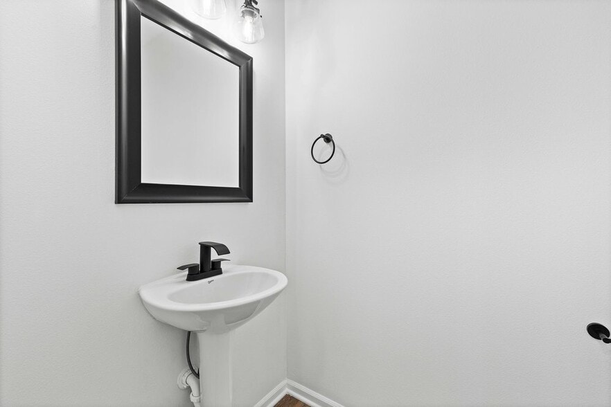 Building Photo - 207 SE Booth Ave