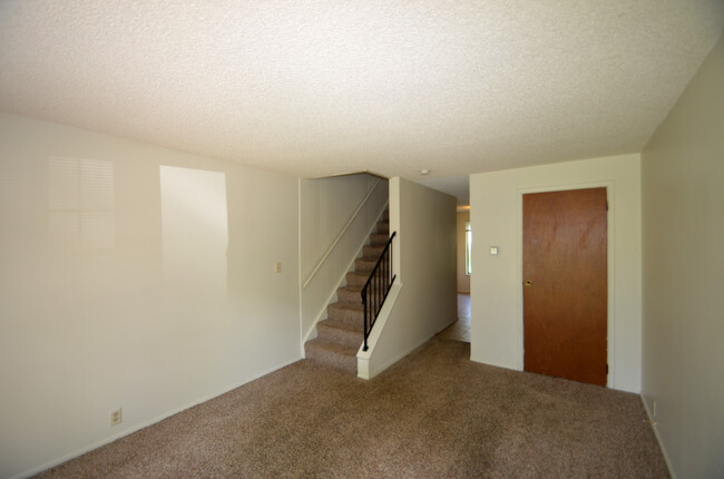 Townhome living - 409 - 531 13th Ave Apartments