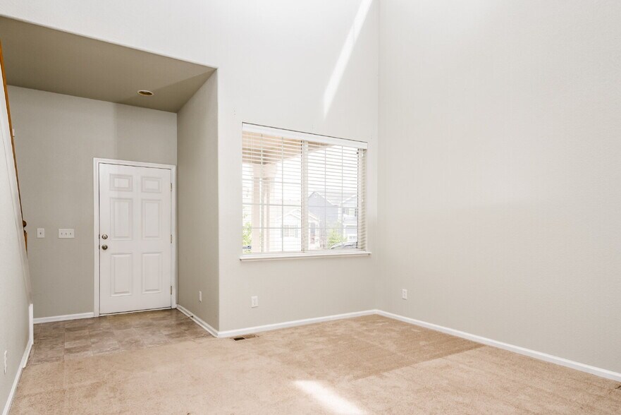 Building Photo - Spacious 3BR Home with Loft & Deck – 15 Mi...