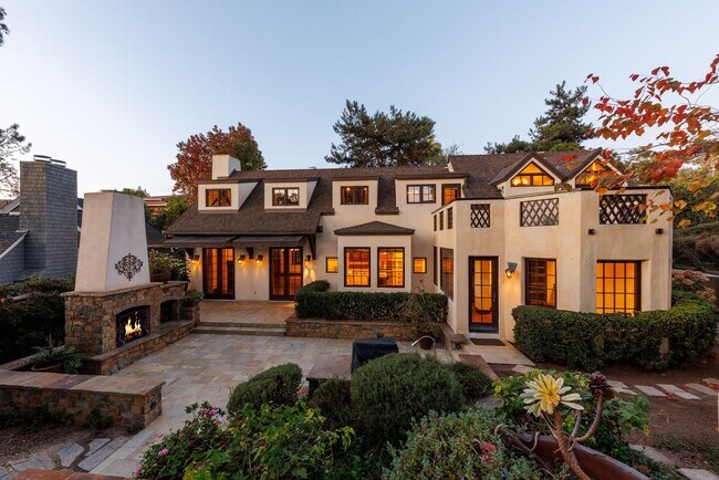 Building Photo - Delightful Private 3BR/4.5BA + Office Home in Del Mar