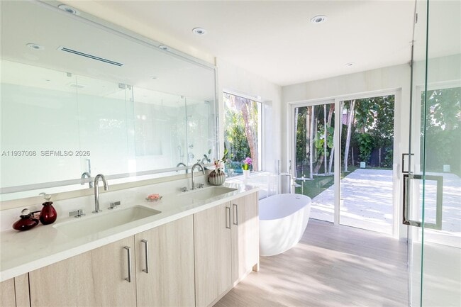 Building Photo - 4520 Sabal Palm Rd