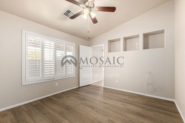 Building Photo - 1260 S Lindsay Rd