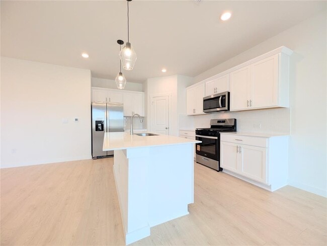 Building Photo - 9400 Oxbow Strap Dr