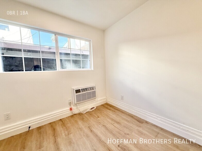 Building Photo - 838 Normandie Ave