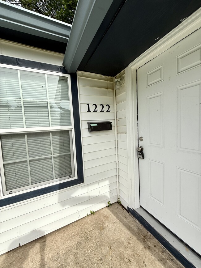 Building Photo - 1222 Hargrove St