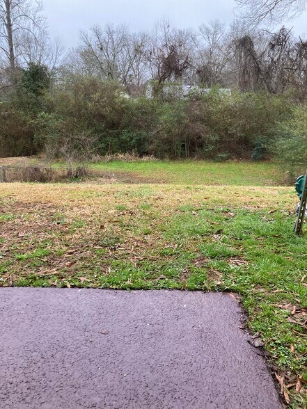 Low maintenance yard - 5200 Peppercorn St