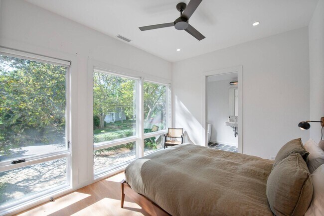 Building Photo - 60 Gansett Ln