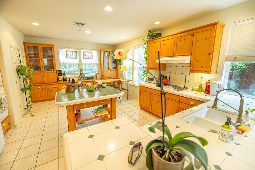 Building Photo - 115 Maybeck St