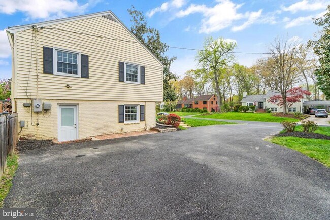 Building Photo - 4408 Tarpon Ln