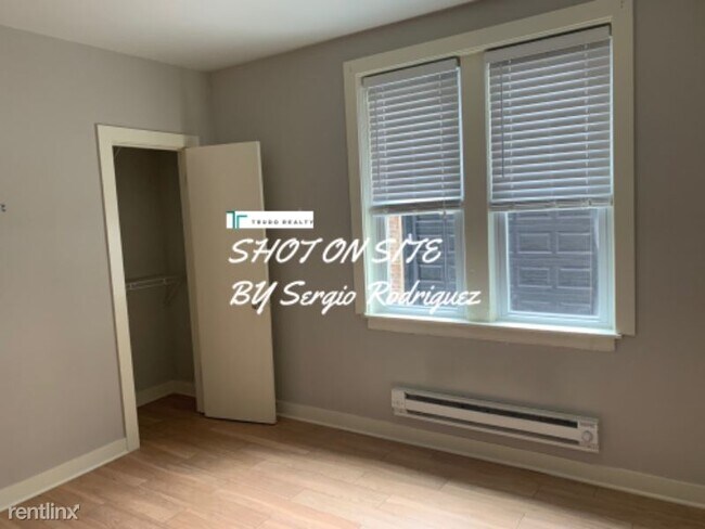 Building Photo - 3754 N Southport Ave