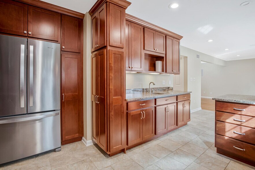 Building Photo - 1408 Damsel Ln